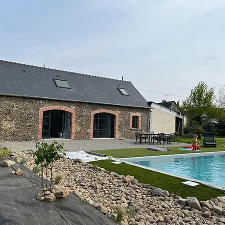 Longere En Pierre Avec Piscine Chauffee 度假居 Prinquiau