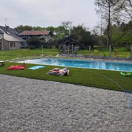 Longere En Pierre Avec Piscine Chauffee Prinquiau